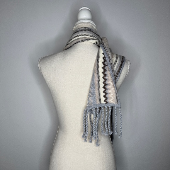 Smartwool Gray Cream Chevron Knit Scarf Twisted Fringe Soft Wrap Size OS - Picture 4 of 5